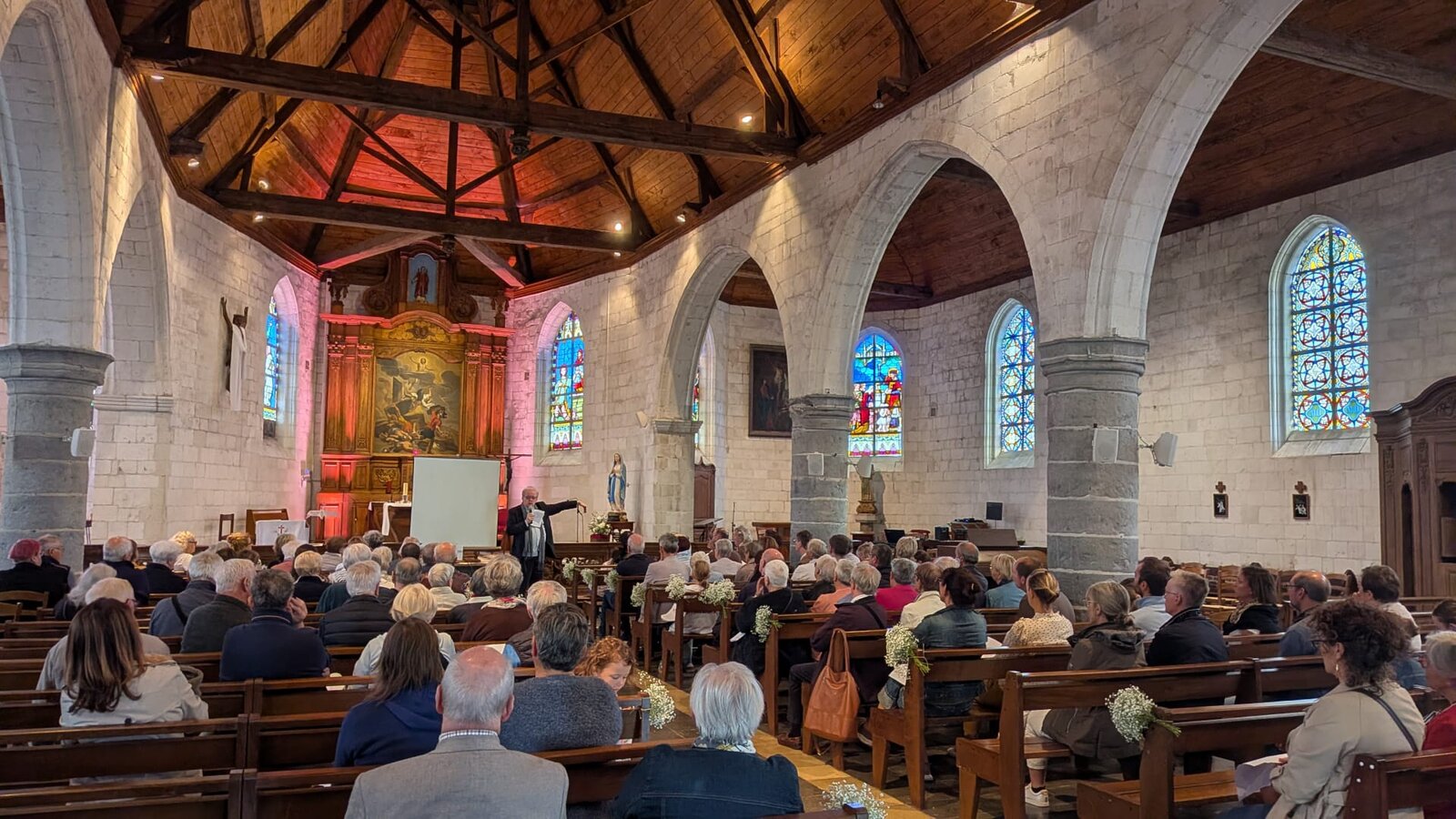 L’église Saint-Quentin remplie de visiteurs lors des Journées du patrimoine