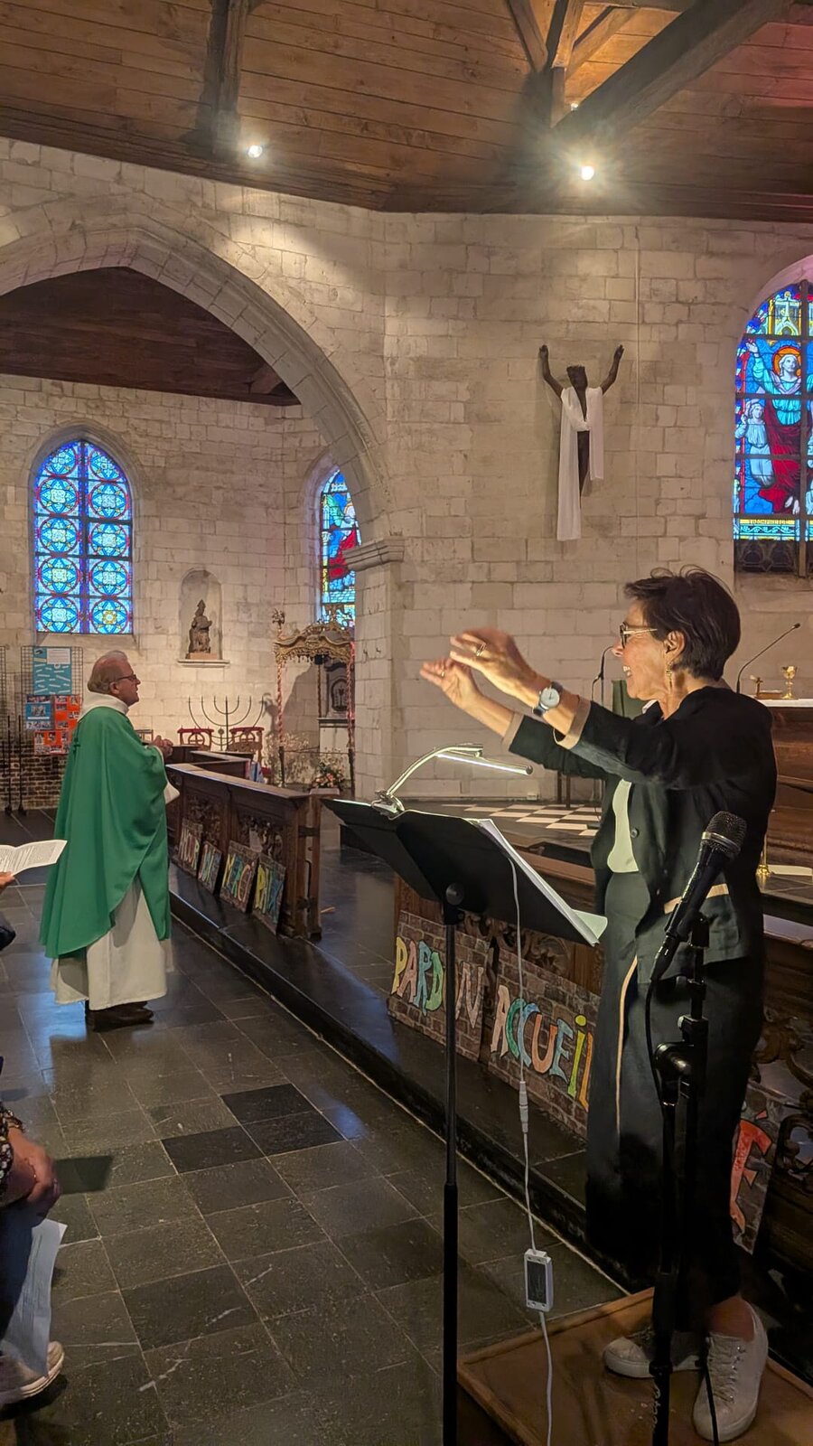 La chorale accompagne la messe solennelle du samedi