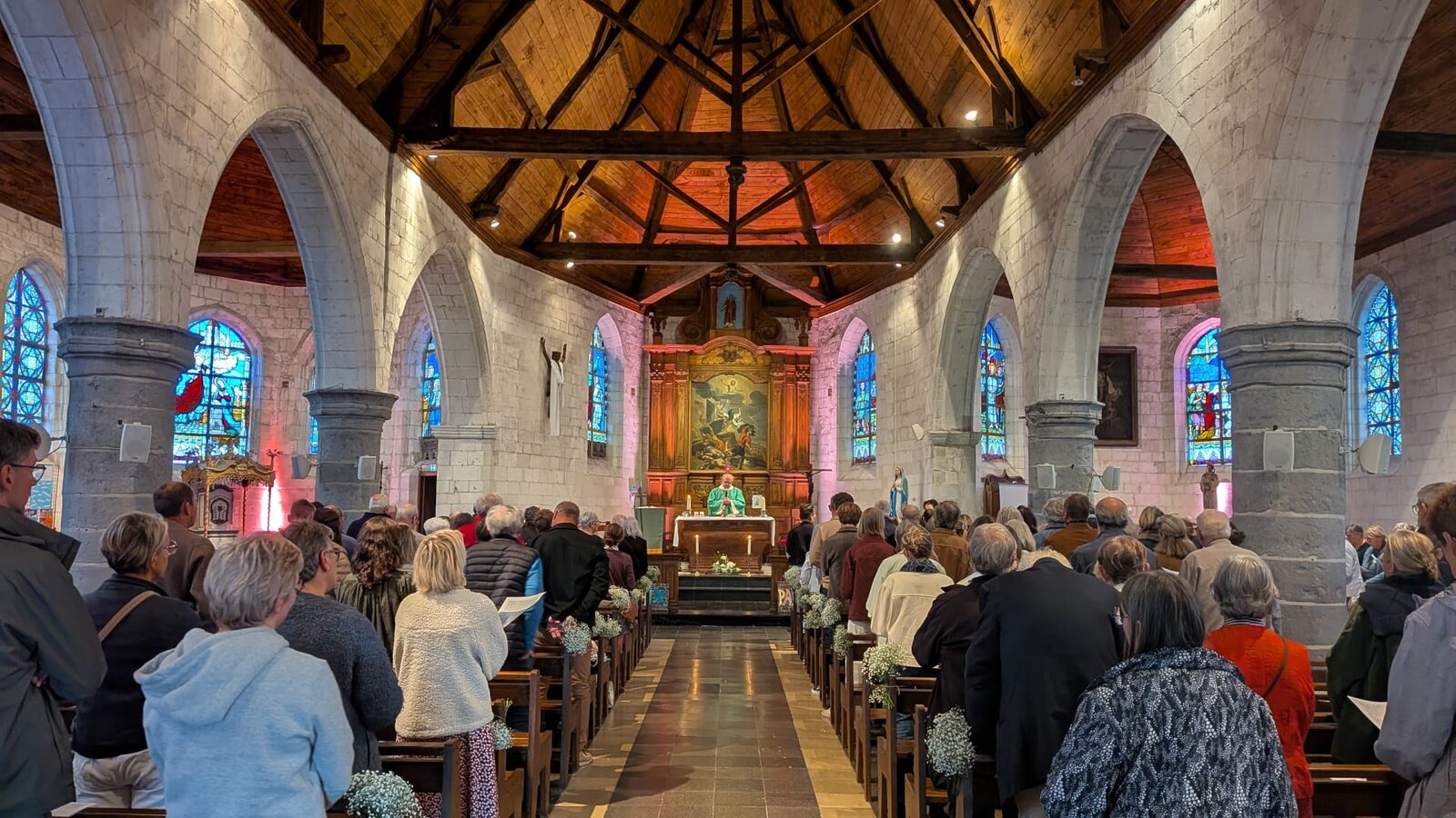 La célébration dans l’église Saint-Quentin remplie