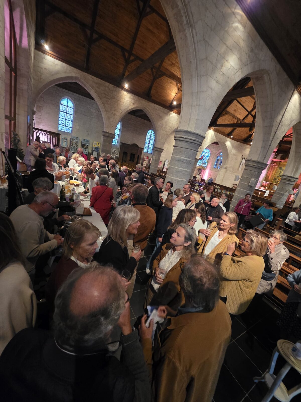 Un public nombreux rassemblé dans l’église